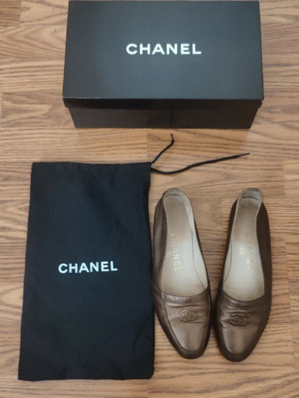 Authentic CHANEL Bronze Brown Leather CC Logo Flats